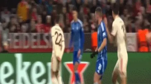 多特考虑让吉滕斯离队；转会费或超6000万欧